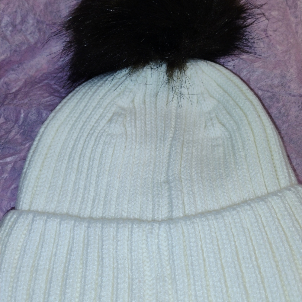 Cozy White Knit Beanie with Faux Fur Pom